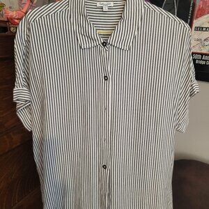 Women's short-sleeved blouse